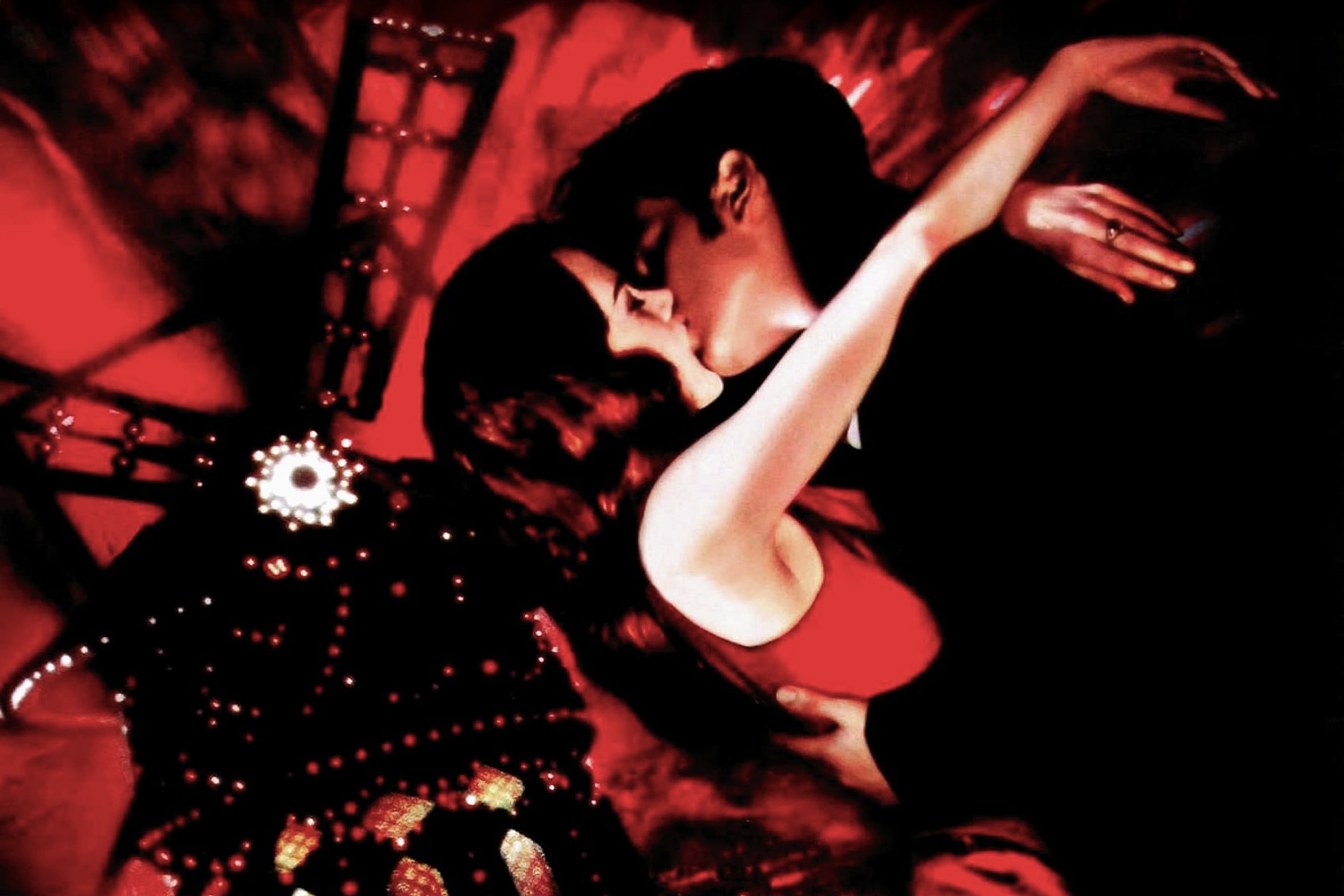 moulin rouge 2100x1400