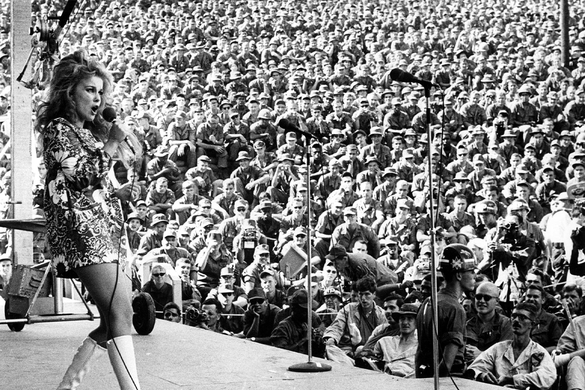 Ann-Margret Perform 1200x800