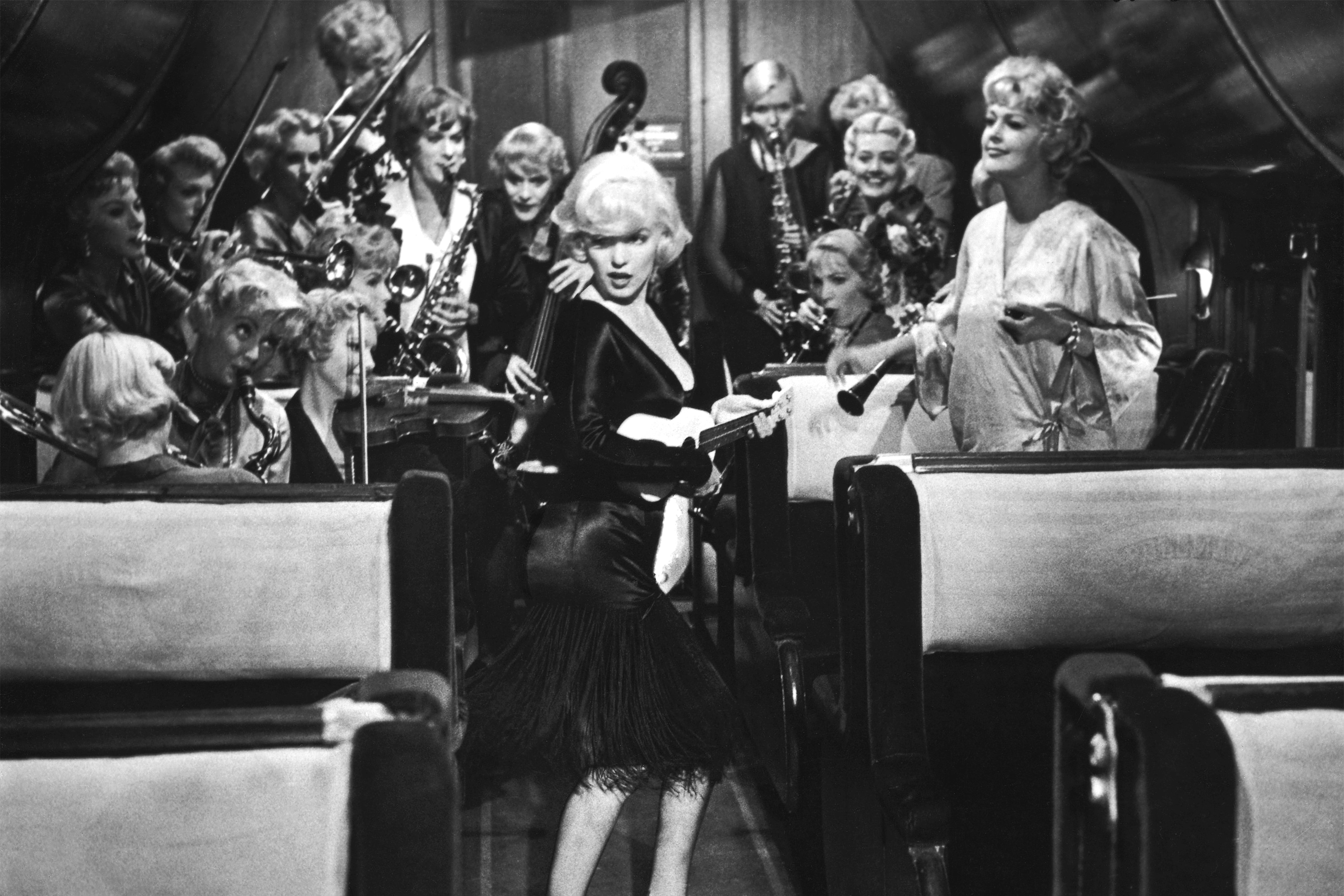 some like it hot 3000x2000