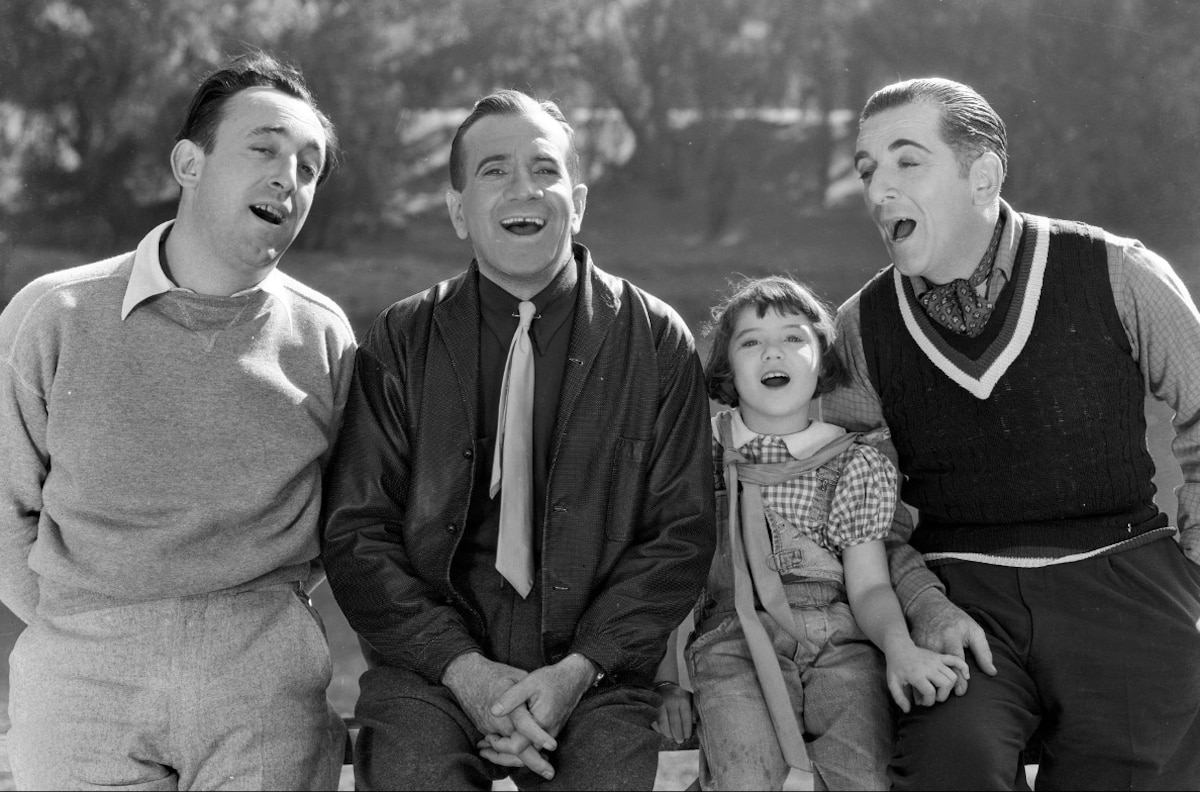 Evelyn Keyes – cracked rear viewer, image size:1200x792