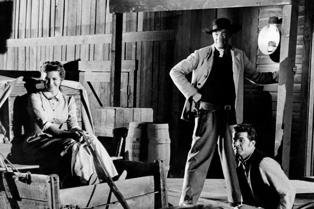 Shoot-Out at Medicine Bend