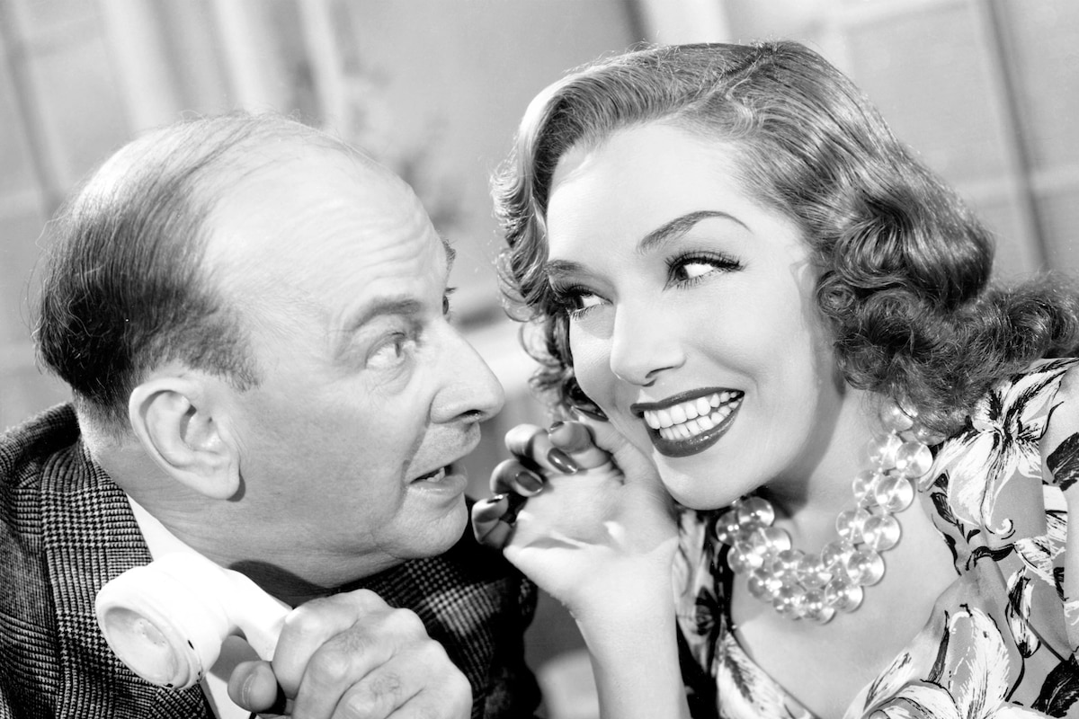 Mexican Spitfire Sees a Ghost