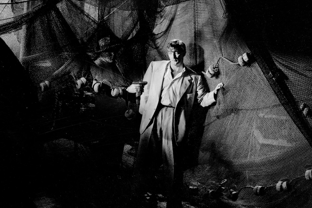 Macao - Robert Mitchum & Jane Russell in Josef von Sternberg's MACAO on DVD