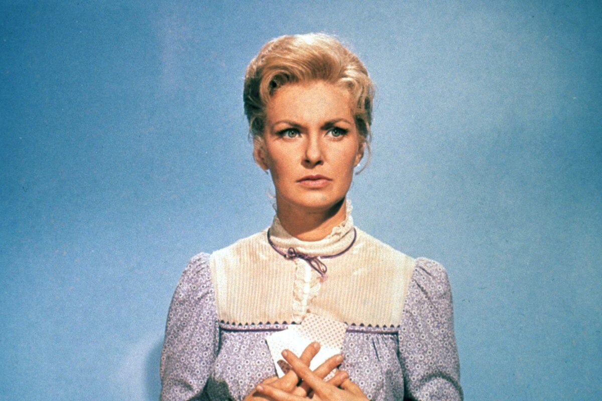 A Big Hand for the Little Lady