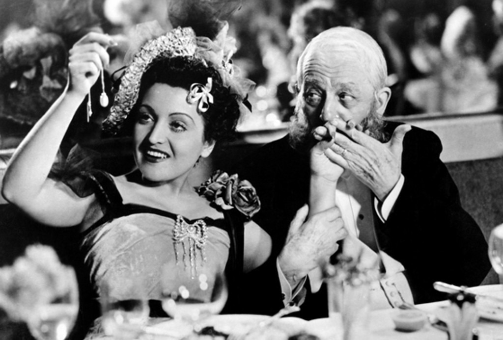 The Pearls of the Crown (1937)