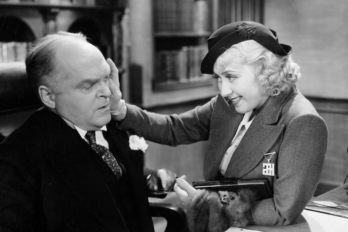 Traveling Saleslady (1935) - Traveling Saleslady