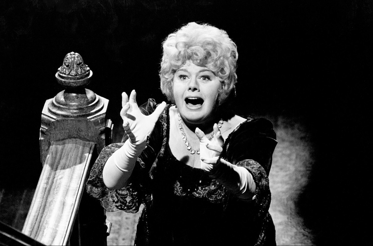 Whoever Slew Auntie Roo?