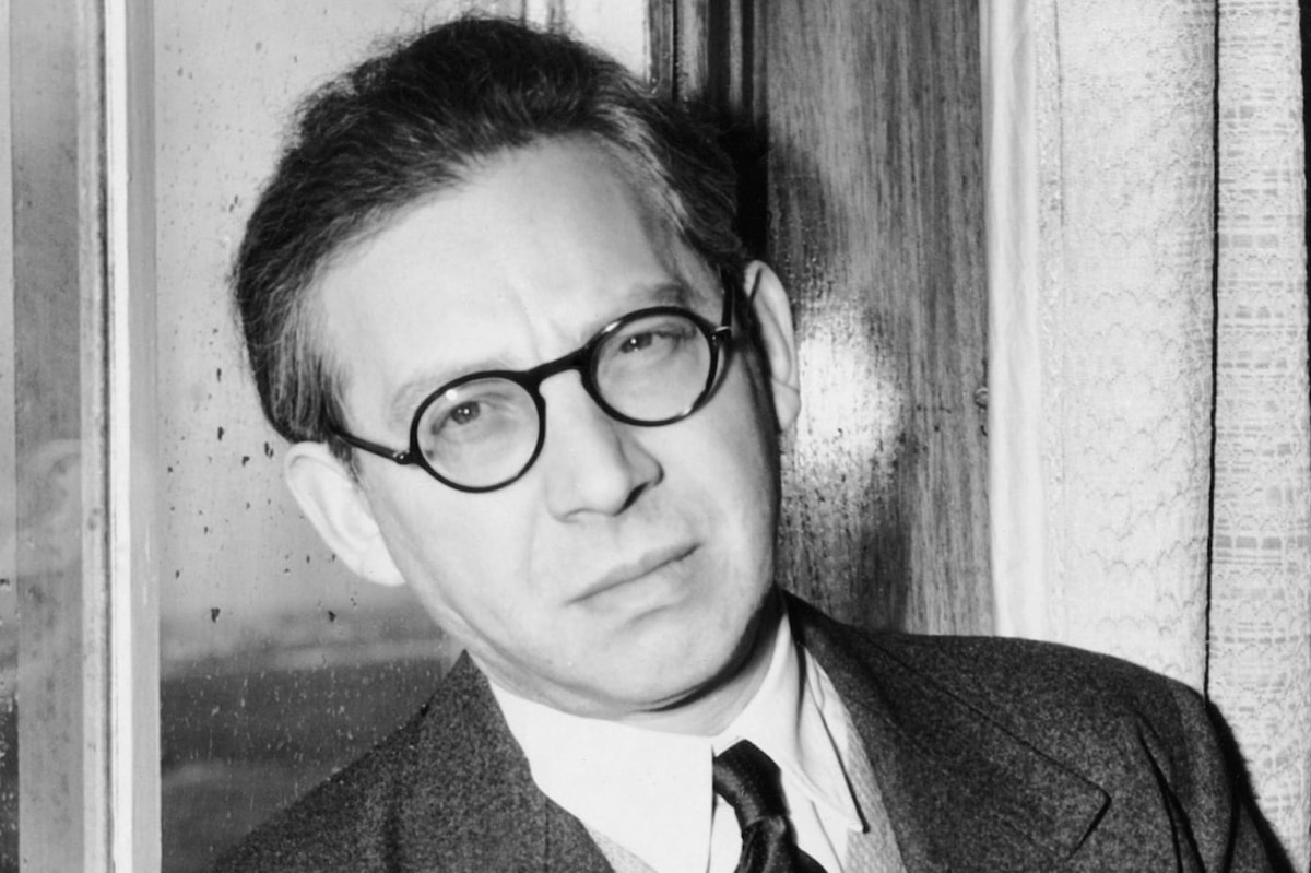 Produced by Alexander Korda - 1/4 & 1/11